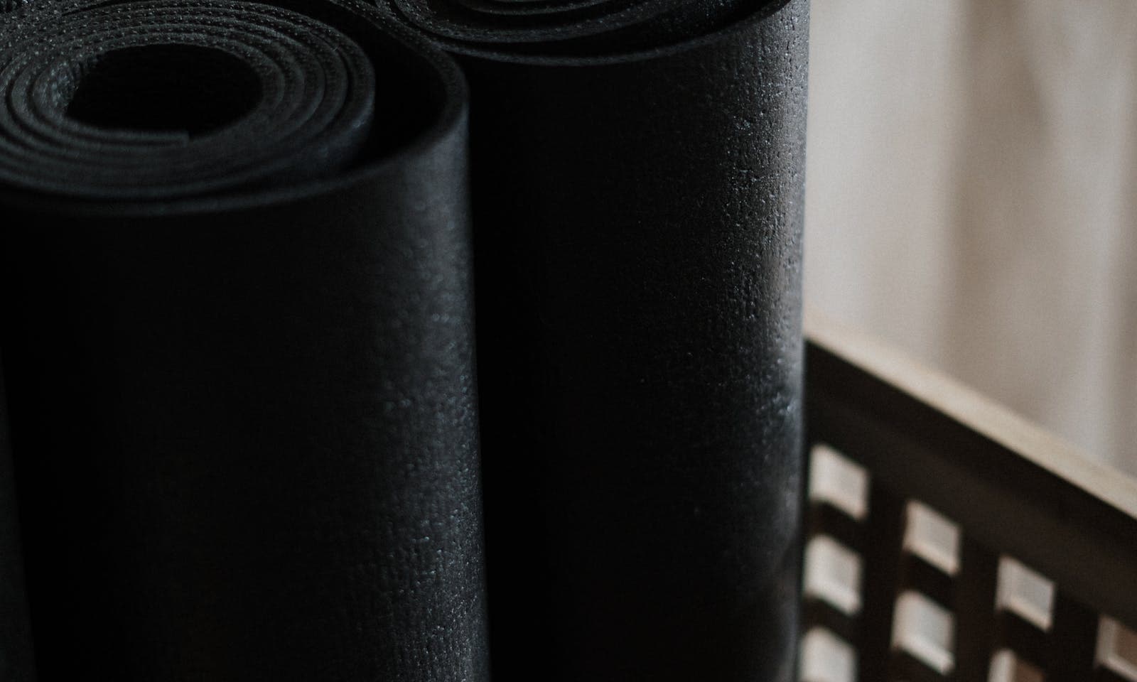 Manduka PRO vs Liforme yoga mat comparison